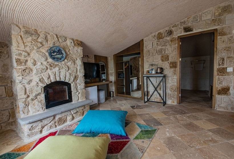 هتل Cappadocia Hobbit House