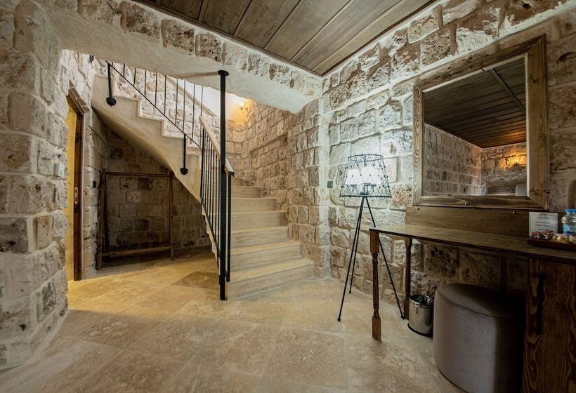 هتل Cappadocia Hobbit House