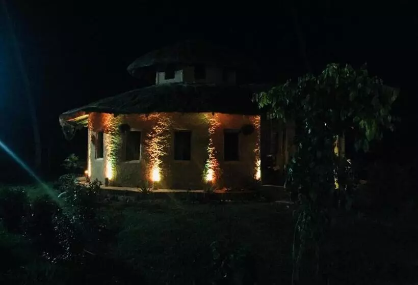 Hotelli Crown Holiday Village Near Marawila