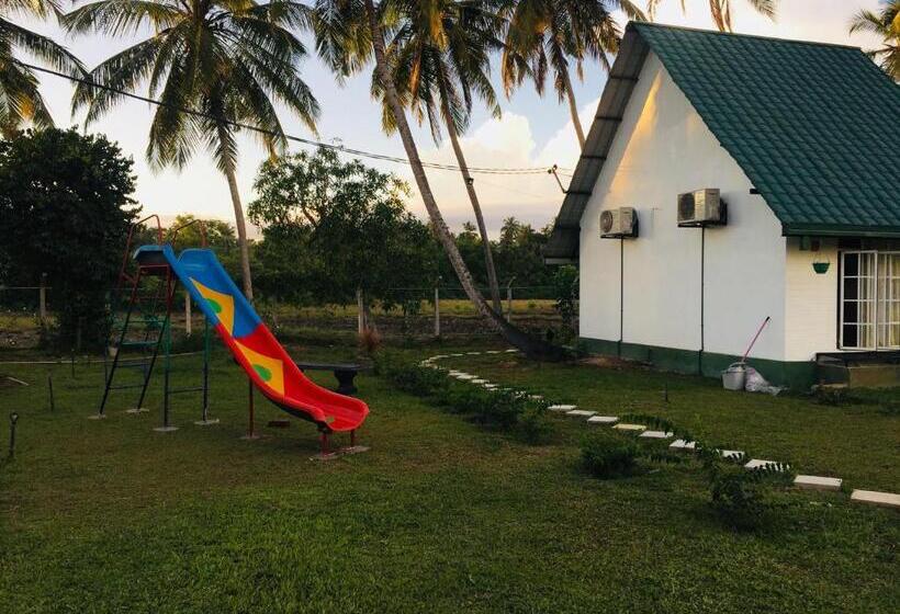 호텔 Crown Holiday Village Near Marawila