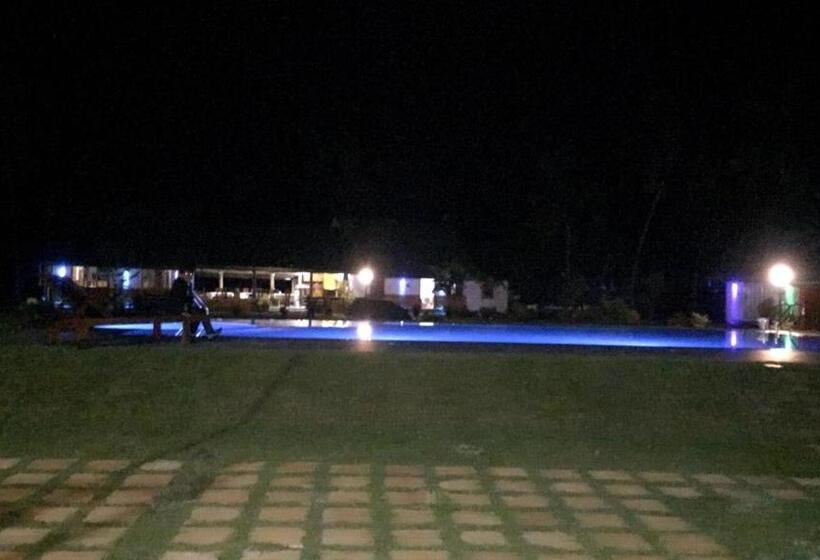 호텔 Crown Holiday Village Near Marawila