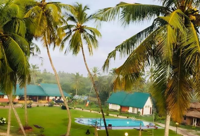 Hotelli Crown Holiday Village Near Marawila