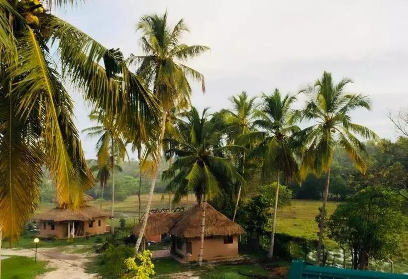 Hotelli Crown Holiday Village Near Marawila