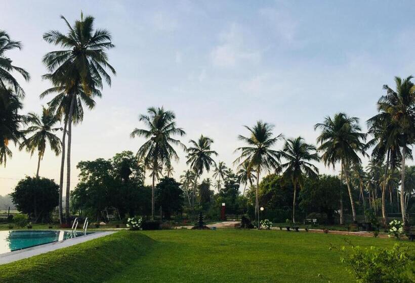 호텔 Crown Holiday Village Near Marawila