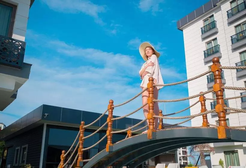 ホテル Elysium Deluxe Suites