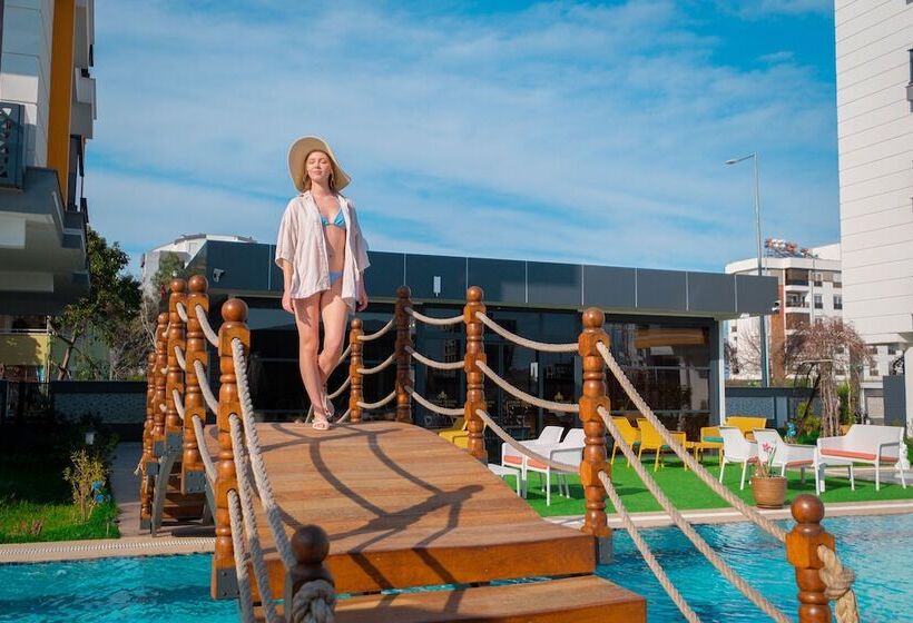 هتل Elysium Deluxe Suites