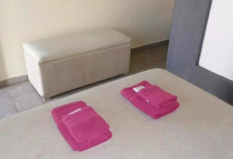 ホテル Nueva Habana Rooms Colon
