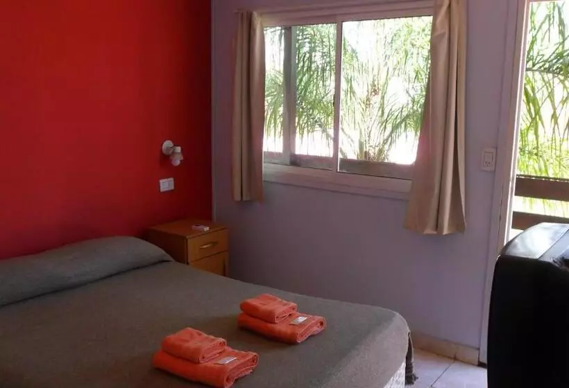 ホテル Nueva Habana Rooms Colon