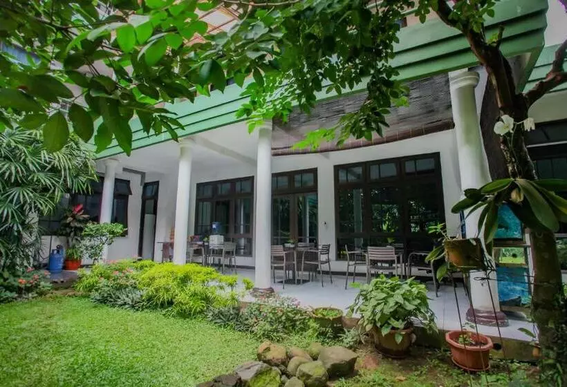 Hotelli Oyo Life 90091 Wisma Pakuan Syariah