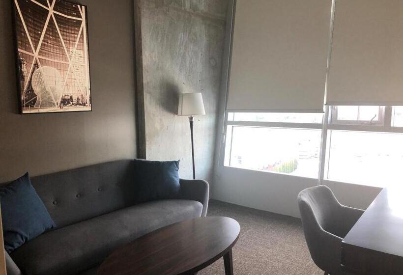هتل Sait Residence & Conference Centre Calgary