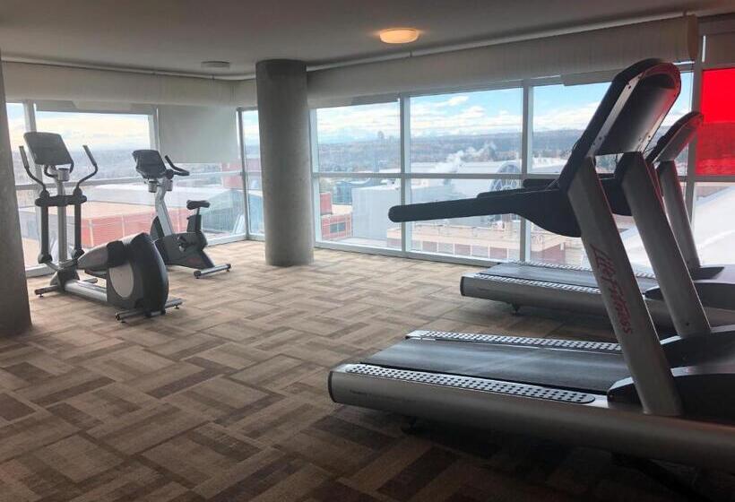 هتل Sait Residence & Conference Centre Calgary