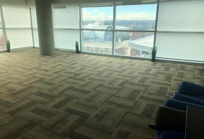 هتل Sait Residence & Conference Centre Calgary