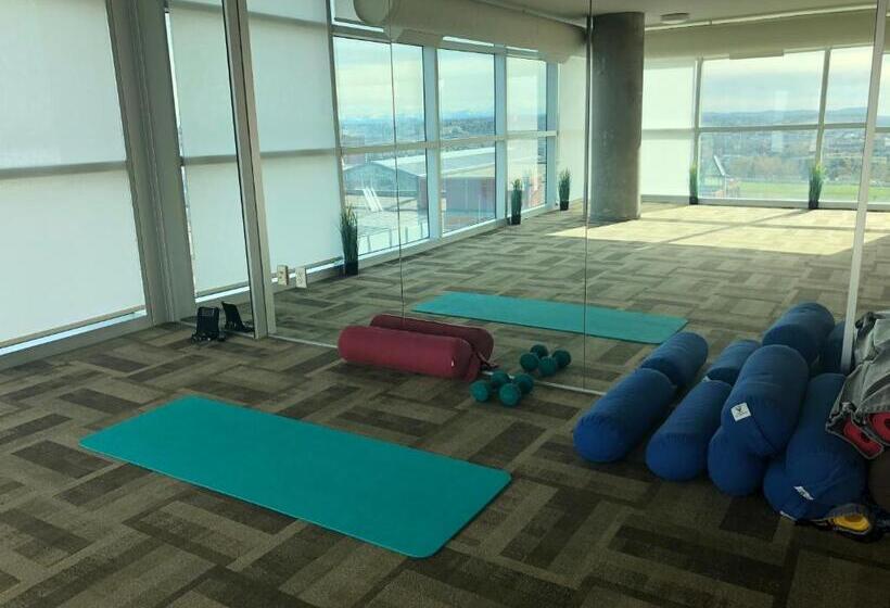 هتل Sait Residence & Conference Centre Calgary