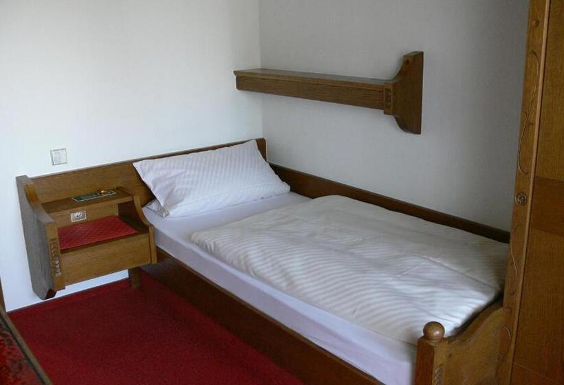 בית מלון כפרי Zur Germania