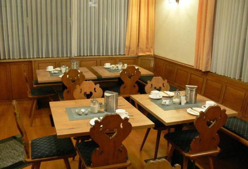 בית מלון כפרי Zur Germania