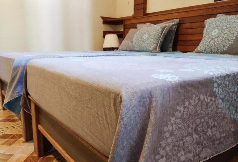 پانسیون Akiri Surf Retreat