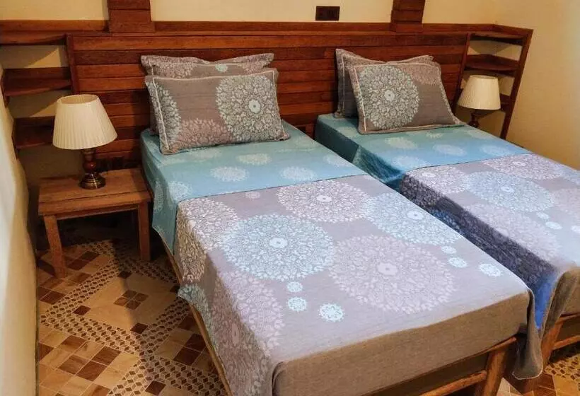 پانسیون Akiri Surf Retreat