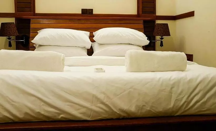 پانسیون Akiri Surf Retreat