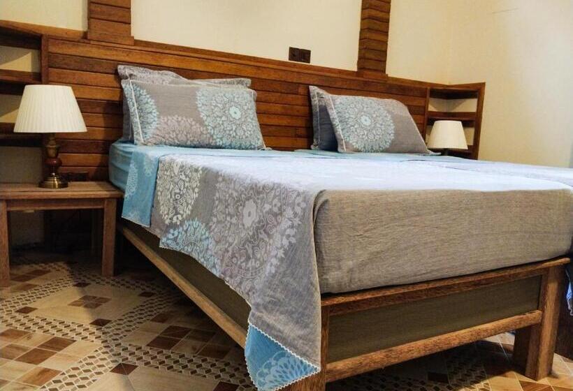 پانسیون Akiri Surf Retreat