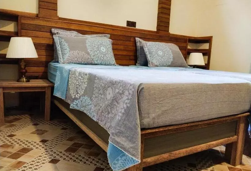 پانسیون Akiri Surf Retreat