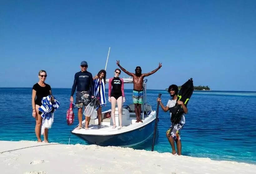 پانسیون Akiri Surf Retreat