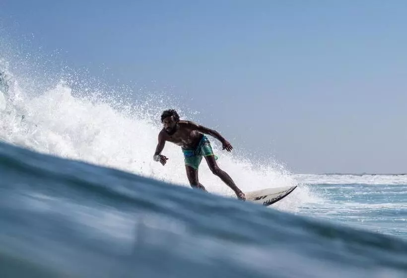 پانسیون Akiri Surf Retreat