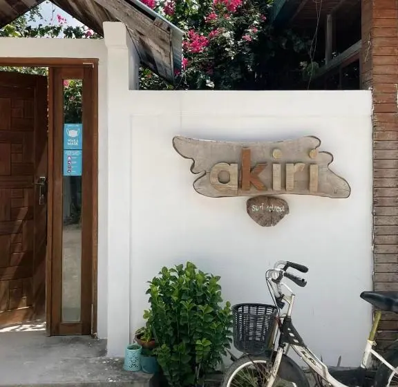 پانسیون Akiri Surf Retreat