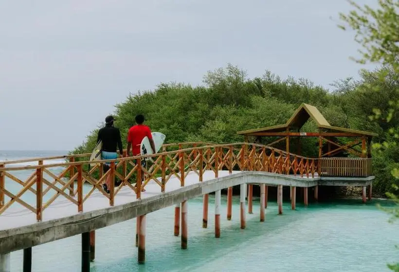 پانسیون Akiri Surf Retreat