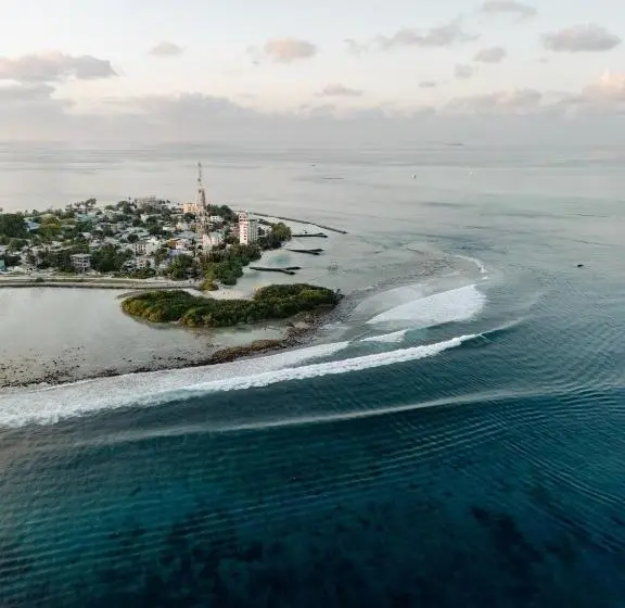پانسیون Akiri Surf Retreat