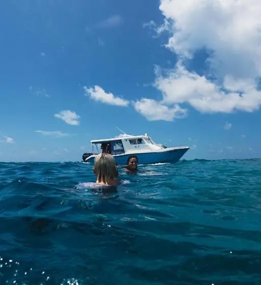 پانسیون Akiri Surf Retreat