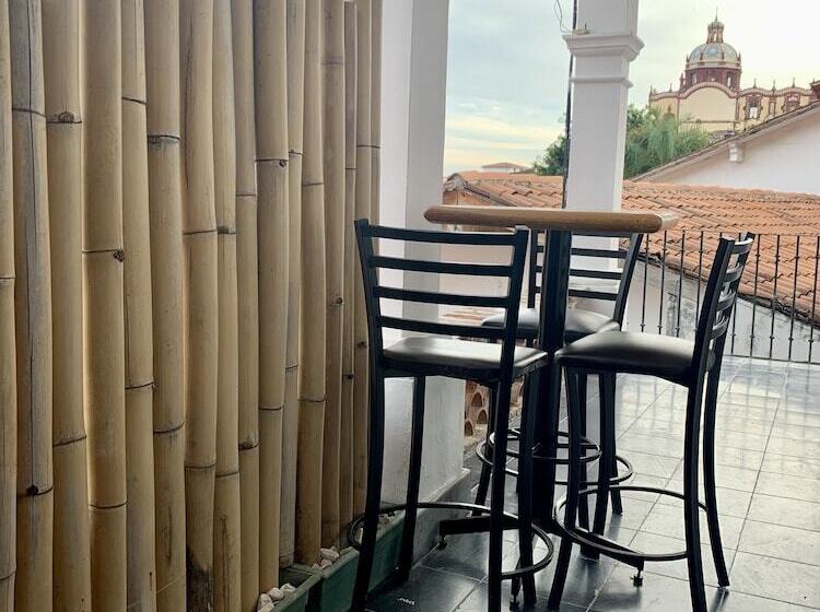 פנסיון Casabambu