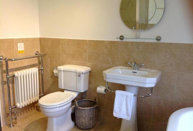 بنسيون The Coach House