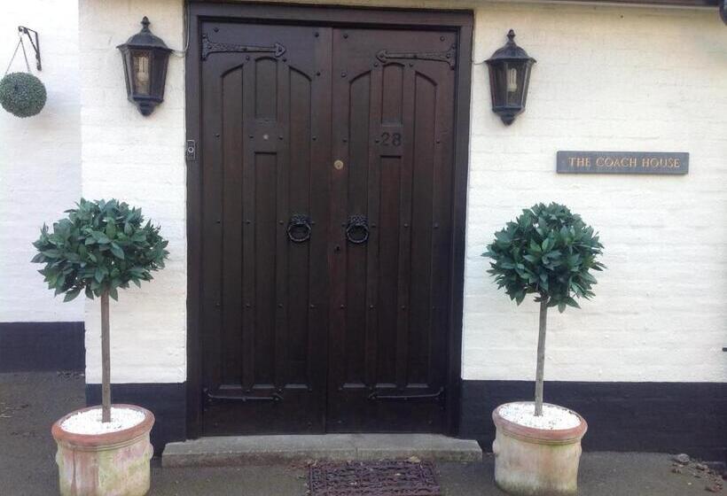 بنسيون The Coach House