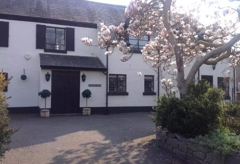 ペンション The Coach House