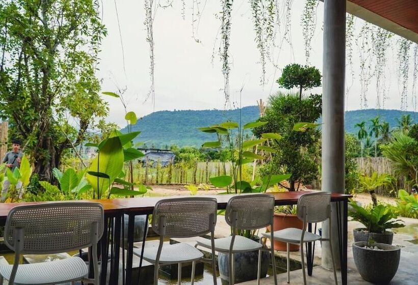 منتجع Kampot Tropical Village