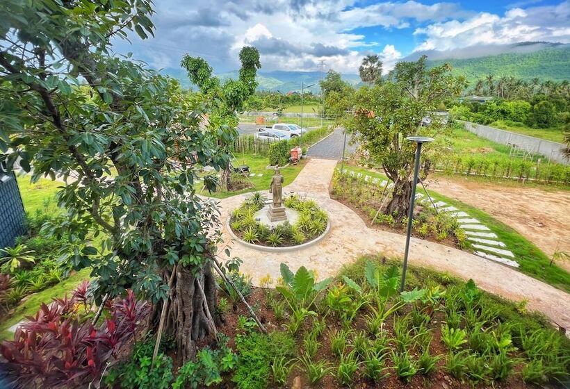 منتجع Kampot Tropical Village