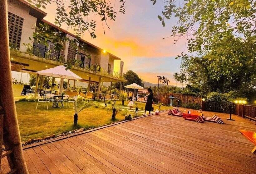 منتجع Kampot Tropical Village