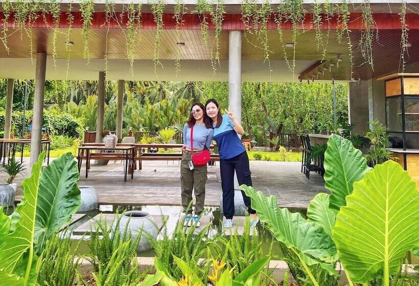 منتجع Kampot Tropical Village