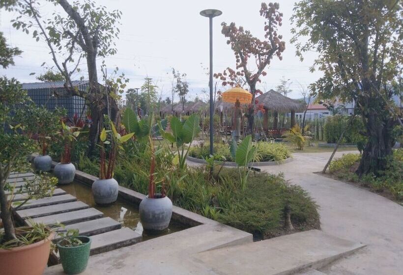 منتجع Kampot Tropical Village
