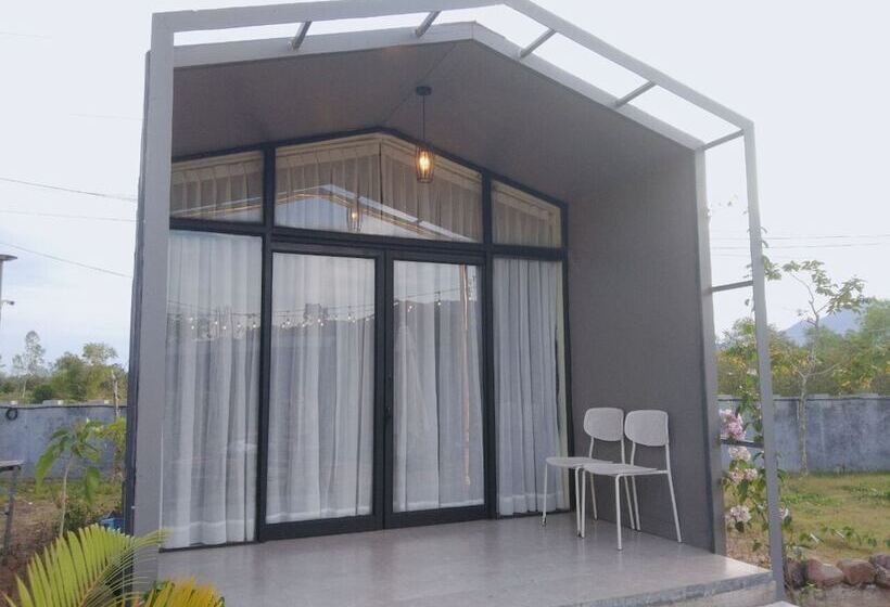 منتجع Kampot Tropical Village