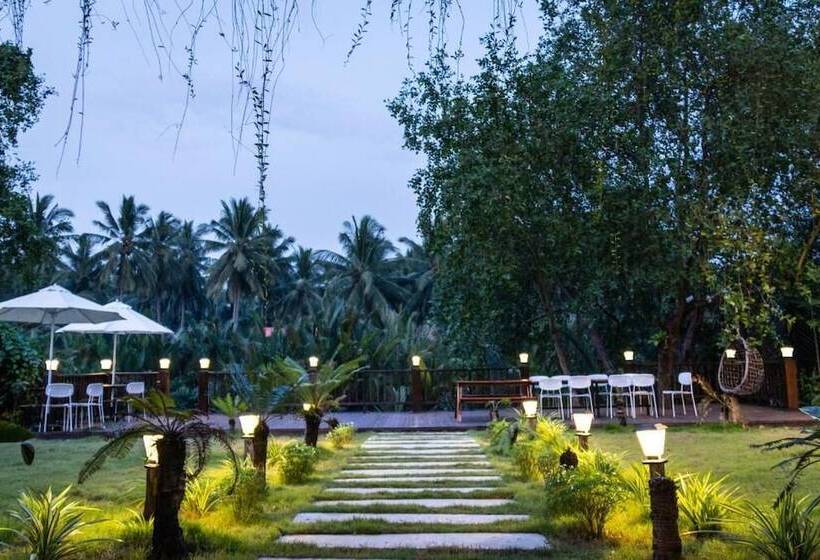 منتجع Kampot Tropical Village