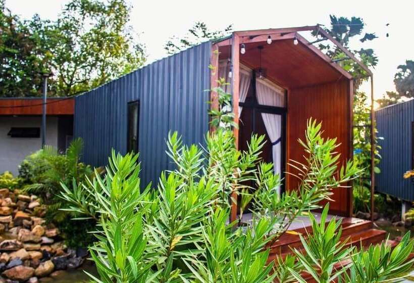 منتجع Kampot Tropical Village