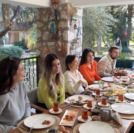 ホテル Urla Bella