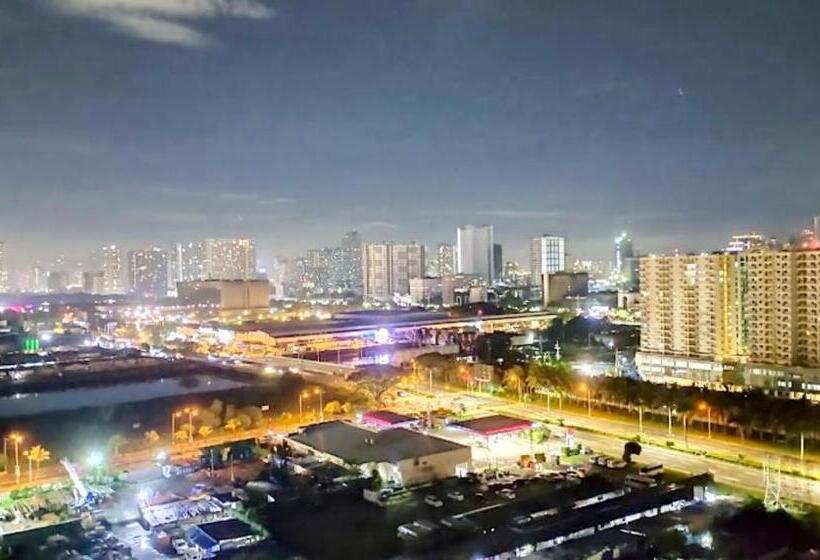 1 Br With Balcony & King Sized Bed Near Mall Of Asia