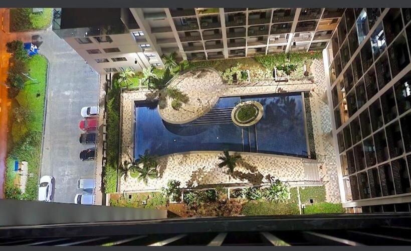 1 Br With Balcony & King Sized Bed Near Mall Of Asia