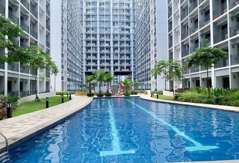 1 Br With Balcony & King Sized Bed Near Mall Of Asia