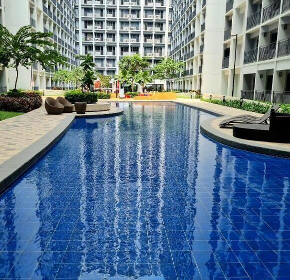 1 Br With Balcony & King Sized Bed Near Mall Of Asia