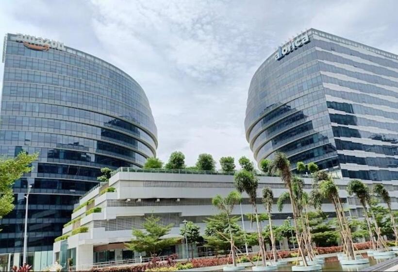 1 Br With Balcony & King Sized Bed Near Mall Of Asia