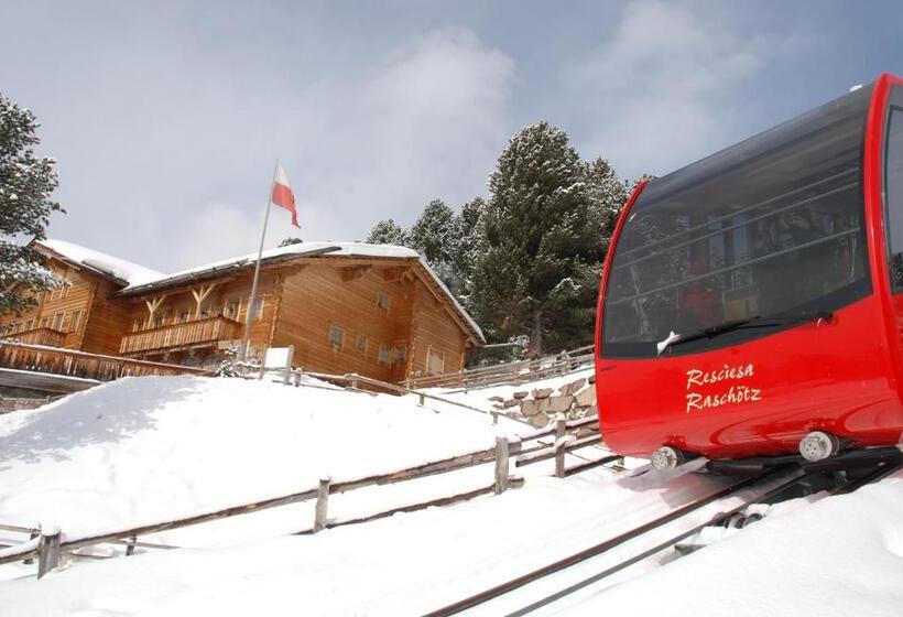 مبيت وإفطار Chalet Da Mont Resciesa