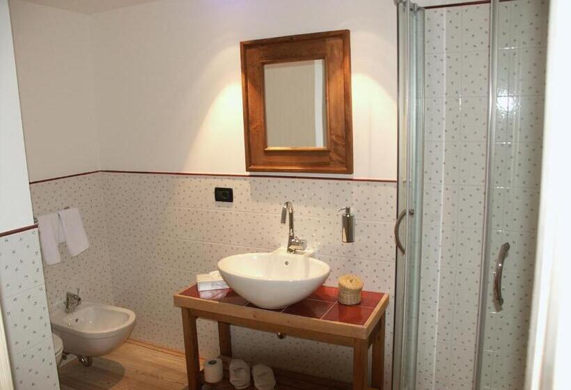 مبيت وإفطار Chalet Da Mont Resciesa